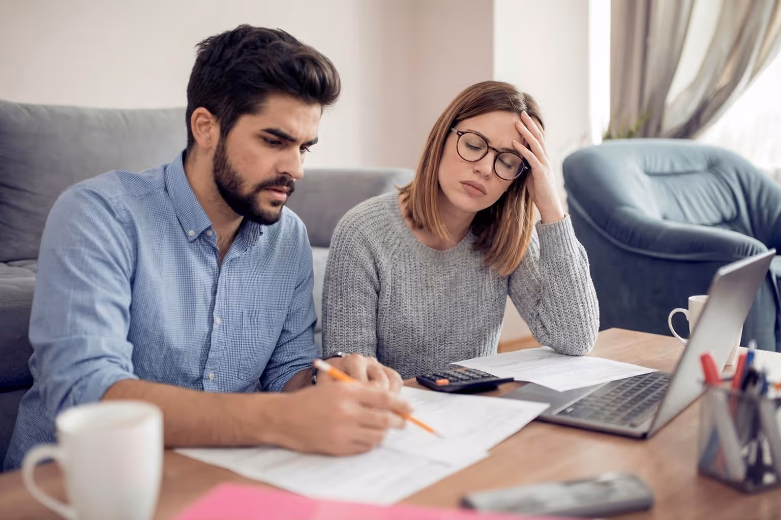 blog-stressed-couple-on-laptop